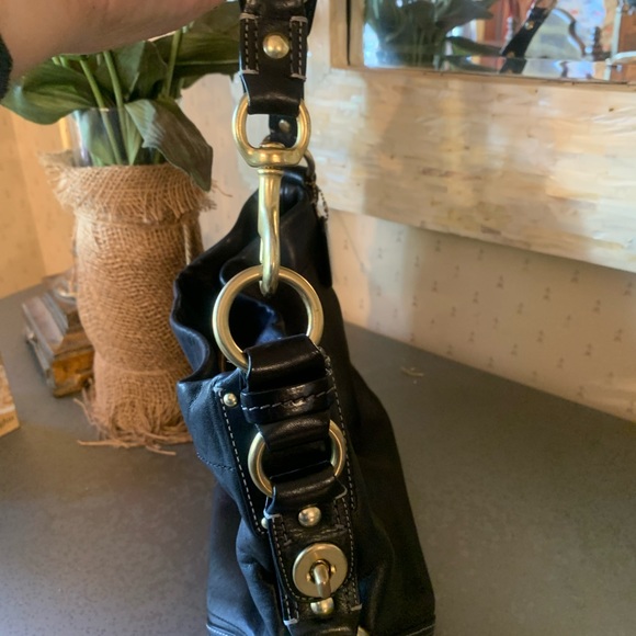 VINTAGE COACH HANDBAG. Black. Beautiful bag. 9 inches tall, 13 inches wide. - Picture 9 of 11